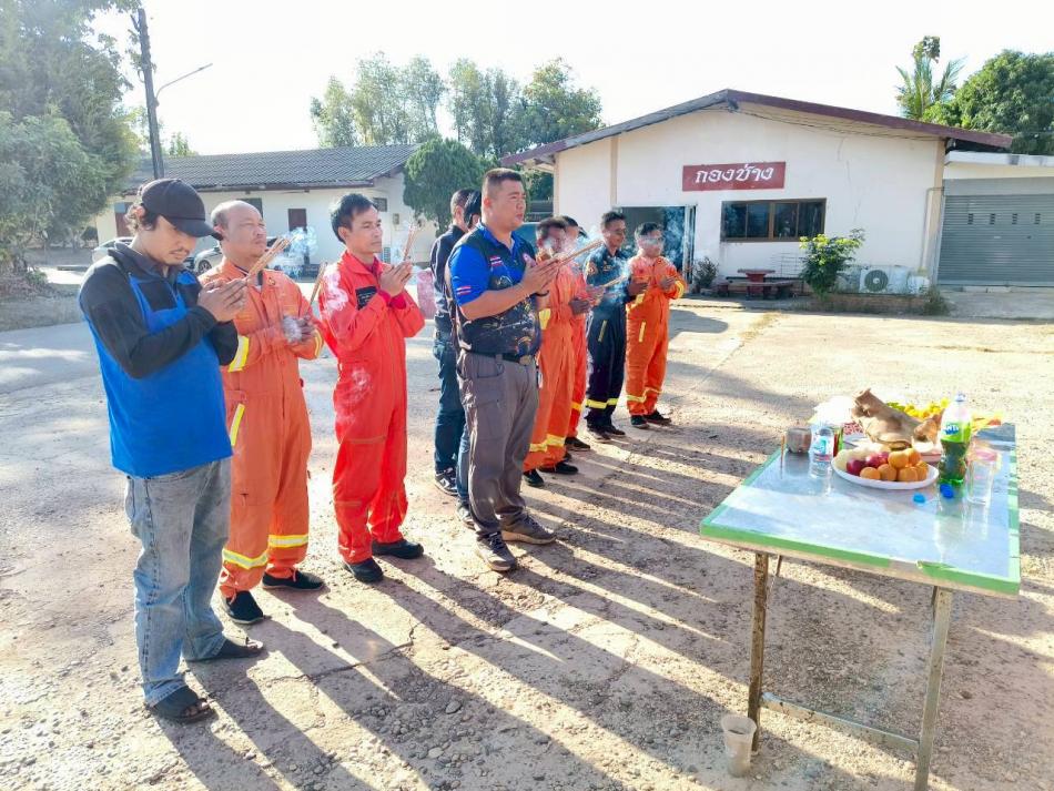 ไหว้แม่ย่านางรถที่ใช้ในงานป้องกันและบรรเทาสาธารณภัย