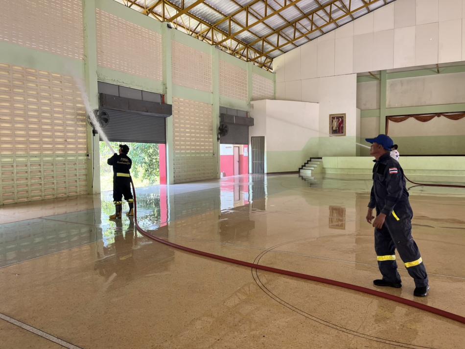 ฉีดล้างทำความสะอาดหอประชุมโรงเรียนเชียงยืนวิทยา